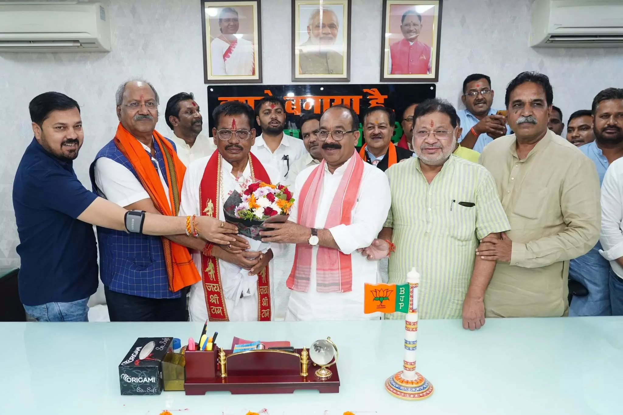सांसद बृजमोहन अग्रवाल ने आरडीए के नए अध्यक्ष नंद कुमार साहू को दी शुभकामनाएं सांसद बृजमोहन अग्रवाल ने आरडीए के नए अध्यक्ष नंद कुमार साहू को दी शुभकामनाएं