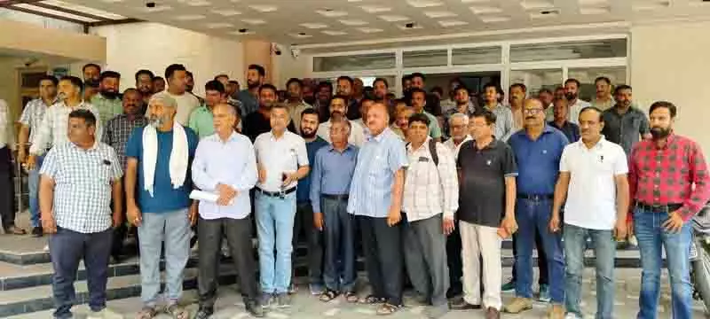 Una में ठेकेदारों ने 20 अप्रैल तक भुगतान की मांग की Una में ठेकेदारों ने 20 अप्रैल तक भुगतान की मांग की