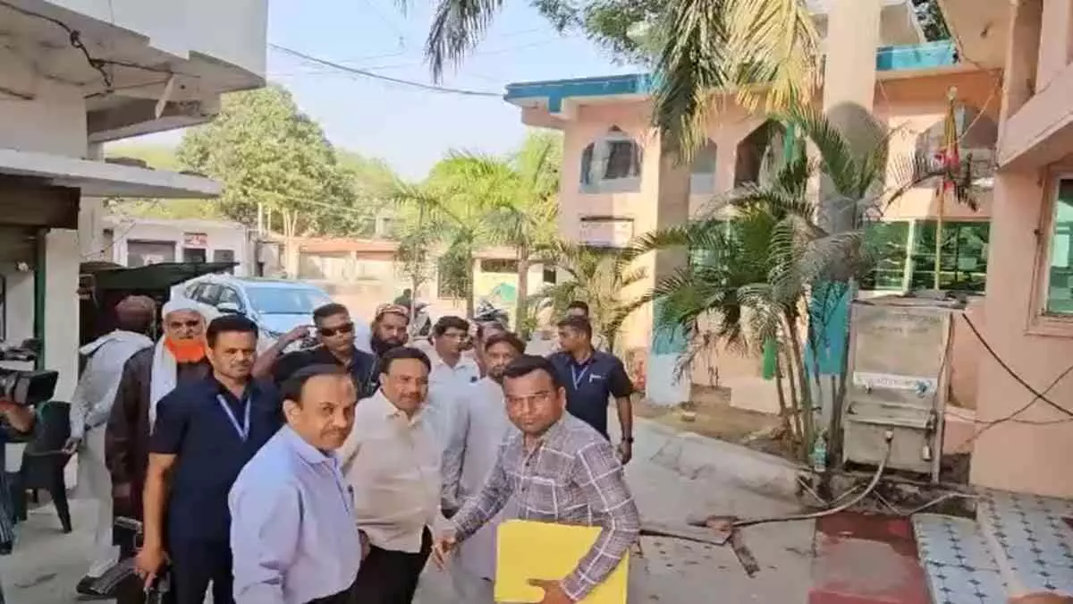 वक्फ प्रॉपर्टी के निरीक्षण के लिए दिल्ली से रायपुर पहुंची 10 सदस्यीय केंद्रीय टीम वक्फ प्रॉपर्टी के निरीक्षण के लिए दिल्ली से रायपुर पहुंची 10 सदस्यीय केंद्रीय टीम