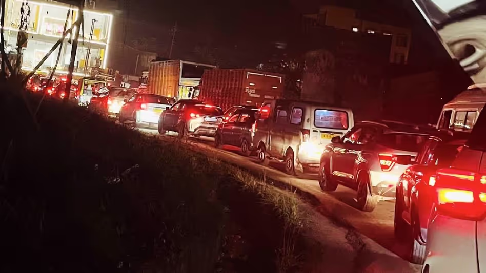 Guwahati : मार्वेट के पास फुटपाथ की गुणवत्ता के अनुसार कंक्रीट लगाने का काम रोक दिए Guwahati : मार्वेट के पास फुटपाथ की गुणवत्ता के अनुसार कंक्रीट लगाने का काम रोक दिए