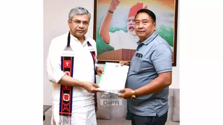 IT पार्क के प्रस्ताव के लिए सेथरोंगक्यू ने केंद्रीय मंत्री से मुलाकात की IT पार्क के प्रस्ताव के लिए सेथरोंगक्यू ने केंद्रीय मंत्री से मुलाकात की