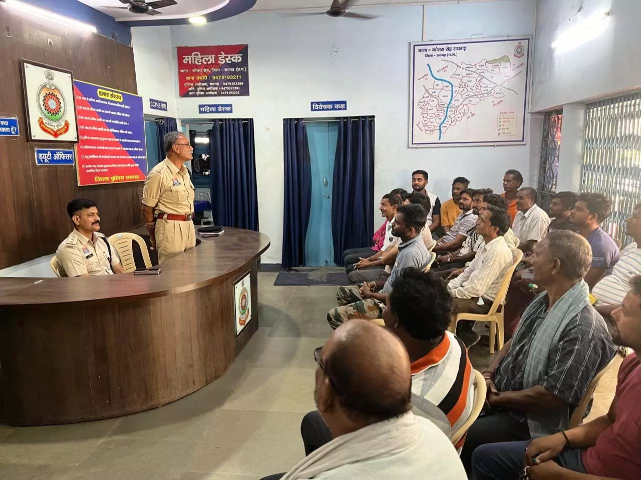 रायगढ़ के सभी थानों में मालवाहक वाहन के मालिक-चालकों की बैठक का आयोजन रायगढ़ के सभी थानों में मालवाहक वाहन के मालिक-चालकों की बैठक का आयोजन