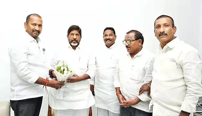 Telangana: कर्मचारियों एवं शिक्षकों के लंबित बकाये का भुगतान किया जाना चाहिए Telangana: कर्मचारियों एवं शिक्षकों के लंबित बकाये का भुगतान किया जाना चाहिए