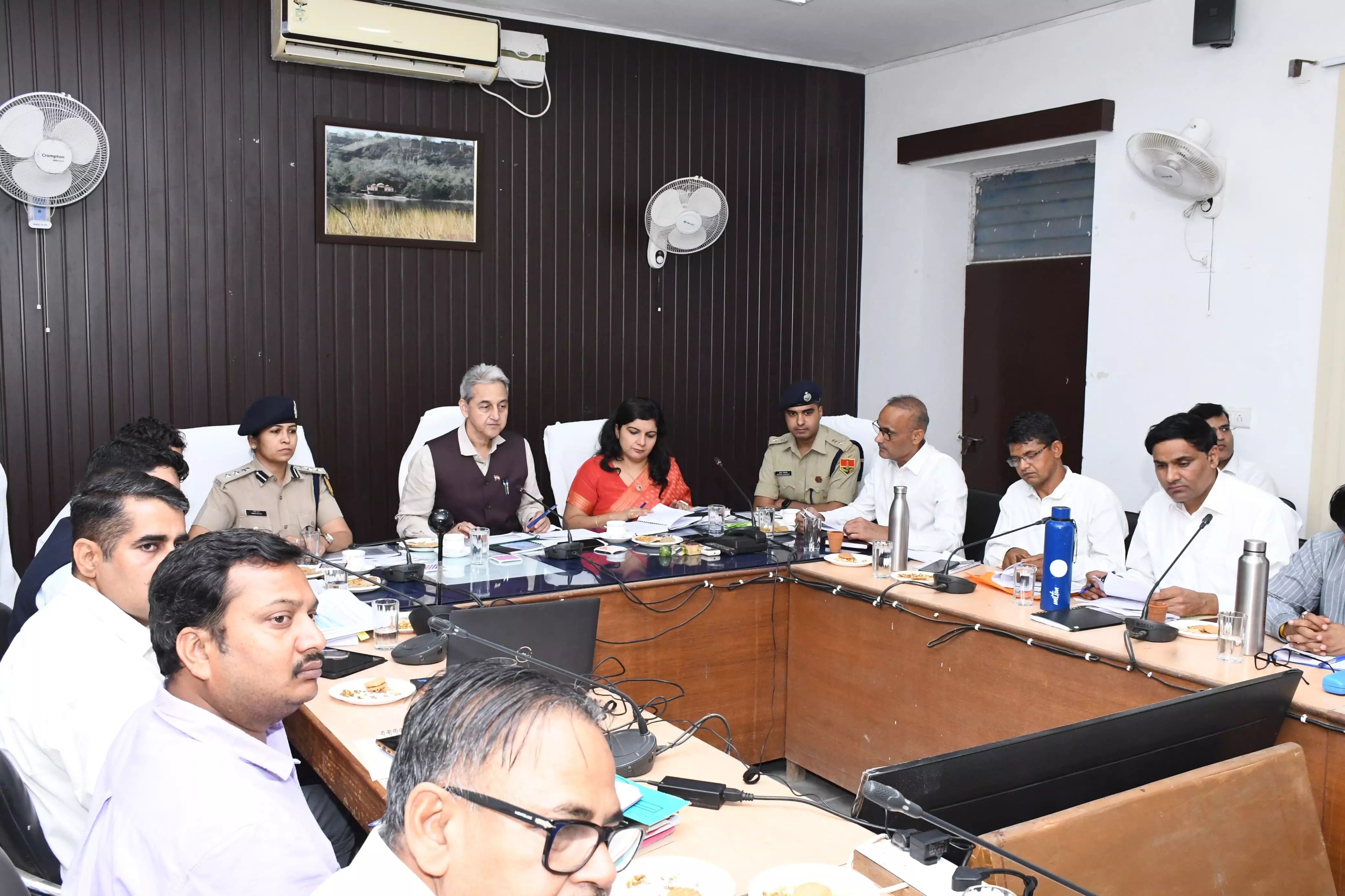 Jaipur: मुख्य सचिव ने जिला स्तरीय अधिकारियों की ली समीक्षा बैठक Jaipur: मुख्य सचिव ने जिला स्तरीय अधिकारियों की ली समीक्षा बैठक