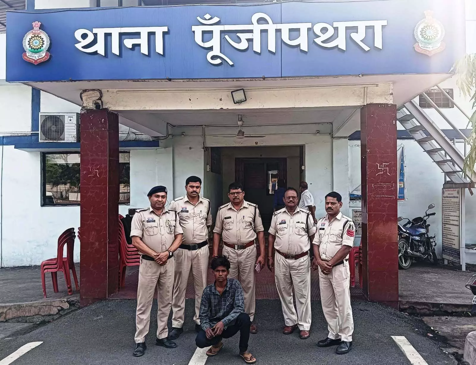 कृष्णा स्टील प्लांट में हुई चोरी का खुलासा, पुलिस ने एक आरोपी को धर दबोचा कृष्णा स्टील प्लांट में हुई चोरी का खुलासा, पुलिस ने एक आरोपी को धर दबोचा