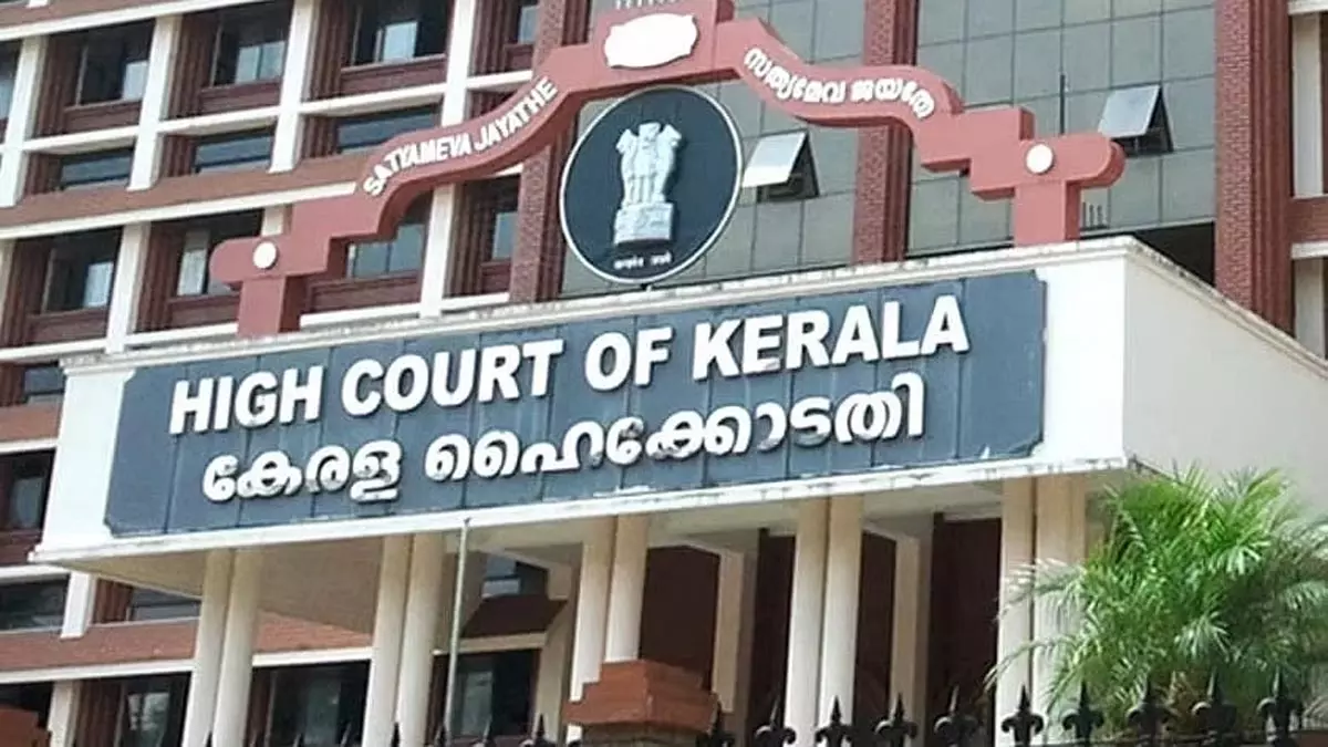 Kerala: उच्च न्यायालय ने पत्नी पर चाकू से हमला करने के आरोपी को जमानत दी Kerala: उच्च न्यायालय ने पत्नी पर चाकू से हमला करने के आरोपी को जमानत दी