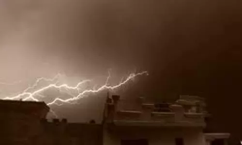 Haryana: मां-बेटी पर गिरी बिजली, महिला की मौके पर  मौत