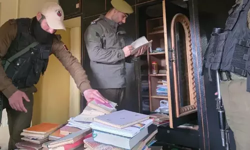 यूएपीए मामलों में जेल में बंद तेहद सदस्यों के घरों पर पुलिस ने छापेमारी की यूएपीए मामलों में जेल में बंद तेहद सदस्यों के घरों पर पुलिस ने छापेमारी की