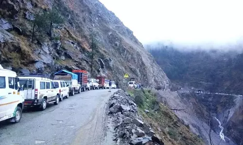 अगले दो दिनों में वाहनों की आवाजाही बहाल होने की उम्मीद: अधिकारी अगले दो दिनों में वाहनों की आवाजाही बहाल होने की उम्मीद: अधिकारी