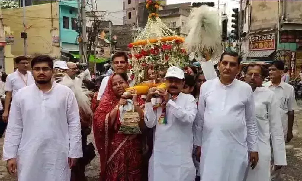 Bhagalpur: महावीर जयंती पर श्रद्धालुओं ने निकाली शोभायात्रा, पूरे शहर में दिखी आस्था की झलक