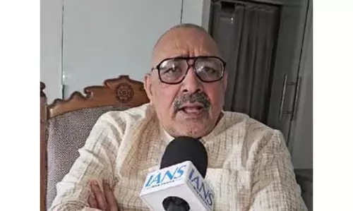 गिरिराज सिंह ने तेजस्वी यादव पर बोला हमला, वक्फ कानून का किया बचाव गिरिराज सिंह ने तेजस्वी यादव पर बोला हमला, वक्फ कानून का किया बचाव