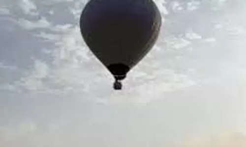 Rajasthan :कार्यक्रम में उड़ाए जा रहे एयर बैलून का रस्सी टुटा,कर्मचारी की मौत Rajasthan :कार्यक्रम में उड़ाए जा रहे एयर बैलून का रस्सी टुटा,कर्मचारी की मौत