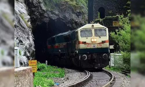 यात्रीगण कृपया ध्यान दें! ट्रेन से जाने वाले मुसाफिरों की परेशानी बढ़ी