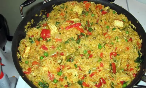 Vegetable Khichdi: आसानी से पचने वाली यह स्वादिष्ट डिश