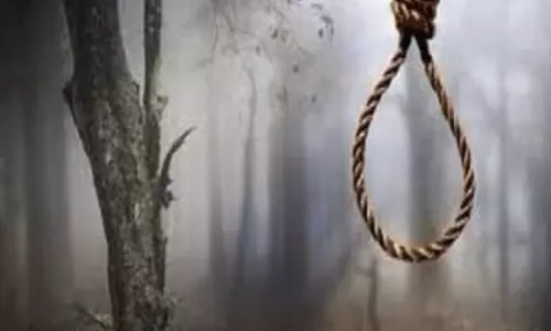 Barabanki: तीन महीने पहले हुई शादी के बावजूद प्रेम संबंध, पेड़ से लटके मिले शव Barabanki: तीन महीने पहले हुई शादी के बावजूद प्रेम संबंध, पेड़ से लटके मिले शव