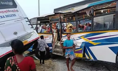 चिदंबरम के पास बसों की टक्कर: 15 घायल