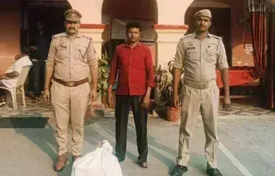 Ballia: पुलिस ने दबंग शराब तस्कर को किया गिरफ्तार Ballia: पुलिस ने दबंग शराब तस्कर को किया गिरफ्तार