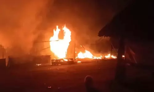 Odisha: पुरी के कृष्णप्रसाद ब्लॉक में 10 से अधिक दुकानों में आग लाखों की संपत्ति नष्ट हो गई