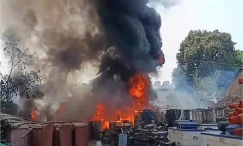 Jalandhar:रेलवे स्टेशन पर भीषण आग, यात्रियों में भगदड़ Jalandhar:रेलवे स्टेशन पर भीषण आग, यात्रियों में भगदड़