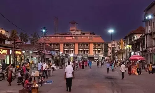 मंदिर परिसर में शर्मनाक स्थिति से निजात: उडुपी रथबीड़ी में प्री-वेडिंग शूट पर प्रतिबंध मंदिर परिसर में शर्मनाक स्थिति से निजात: उडुपी रथबीड़ी में प्री-वेडिंग शूट पर प्रतिबंध