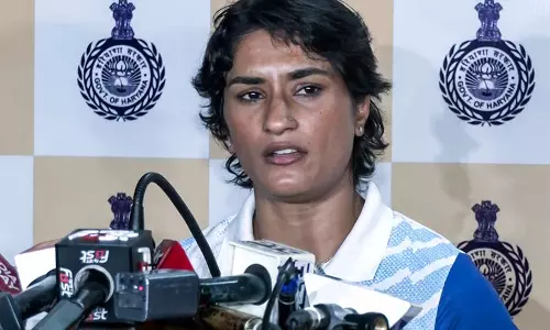 Haryana : सिर्फ 4 करोड़ रुपये ही नहीं, विनेश हरियाणा से प्लॉट भी चाहती Haryana : सिर्फ 4 करोड़ रुपये ही नहीं, विनेश हरियाणा से प्लॉट भी चाहती