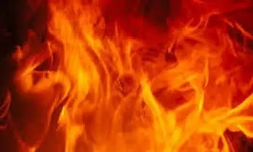 Surat: बिल्डिंग के 7वें फ्लोर पर आग,मचा हड़कंप Surat: बिल्डिंग के 7वें फ्लोर पर आग,मचा हड़कंप