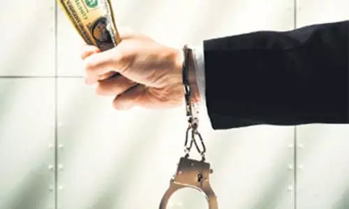 Haryana : एक लाख रुपये की रिश्वत लेते हुए सब-इंस्पेक्टर गिरफ्तार Haryana : एक लाख रुपये की रिश्वत लेते हुए सब-इंस्पेक्टर गिरफ्तार