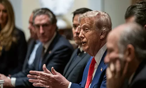 Trump ने टैरिफ योजनाओं के साथ संक्रमण समस्याओं को स्वीकार किया, जबकि अमेरिकी बाजारों में गिरावट आई Trump ने टैरिफ योजनाओं के साथ संक्रमण समस्याओं को स्वीकार किया, जबकि अमेरिकी बाजारों में गिरावट आई