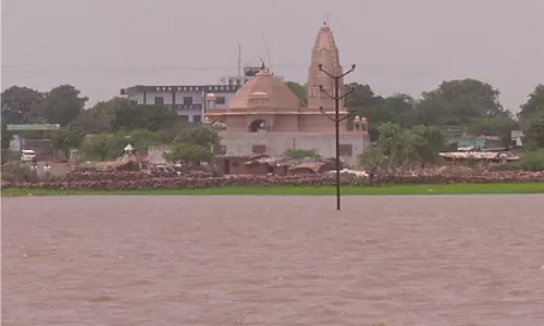 Kota: पानी बचाने की जंग, ग्रामीणों ने तालाब पर लगाया पहरा