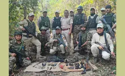 Manipur: चुराचांदपुर और इंफाल पूर्व में हथियारों का बड़ा जखीरा जब्त Manipur: चुराचांदपुर और इंफाल पूर्व में हथियारों का बड़ा जखीरा जब्त