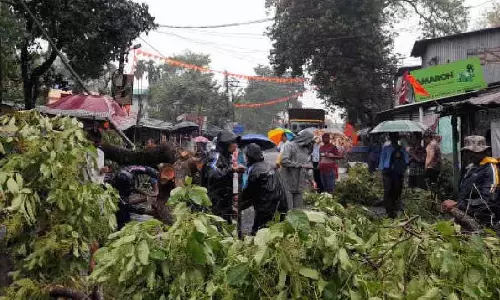 उत्तर बंगाल और सिक्किम में तूफान-बिजली गिरने से BSF जवान की मौत उत्तर बंगाल और सिक्किम में तूफान-बिजली गिरने से BSF जवान की मौत