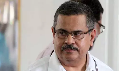 Kerala HC ने पूर्व मुख्य सचिव KM अब्राहम के खिलाफ CBI जांच के आदेश दिए Kerala HC ने पूर्व मुख्य सचिव KM अब्राहम के खिलाफ CBI जांच के आदेश दिए