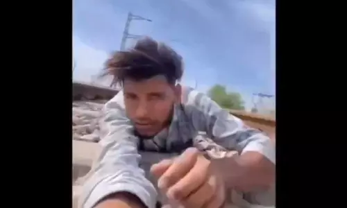 REEL की आदत, मौत को दावत...युवक रेलवे ट्रैक पर लेटा, ऊपर से गुजरी ट्रेन, अरेस्ट