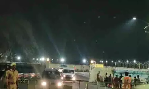गठबंधन वार्ता से पहले केंद्रीय मंत्री Amit Shah चेन्नई हवाई अड्डे पर पहुंचे गठबंधन वार्ता से पहले केंद्रीय मंत्री Amit Shah चेन्नई हवाई अड्डे पर पहुंचे