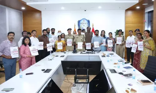 Telangana: आनंद ने दूसरे स्त्री शिखर सम्मेलन के लिए पोस्टर लॉन्च किया Telangana: आनंद ने दूसरे स्त्री शिखर सम्मेलन के लिए पोस्टर लॉन्च किया