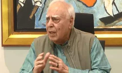 Kapil Sibal ने तहव्वुर राणा के प्रत्यर्पण का स्वागत किया Kapil Sibal ने तहव्वुर राणा के प्रत्यर्पण का स्वागत किया