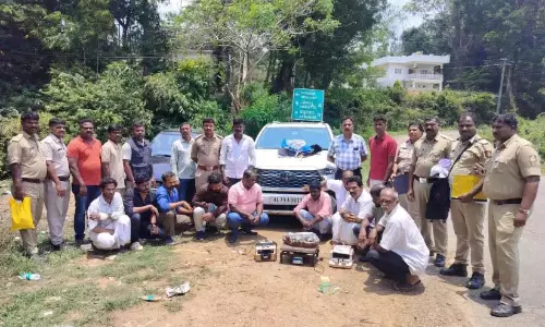 Kerala: 10 करोड़ की व्हेल की उल्टी बेचने वाला मलयाली समेत 10 सदस्यीय गिरफ्तार Kerala: 10 करोड़ की व्हेल की उल्टी बेचने वाला मलयाली समेत 10 सदस्यीय गिरफ्तार
