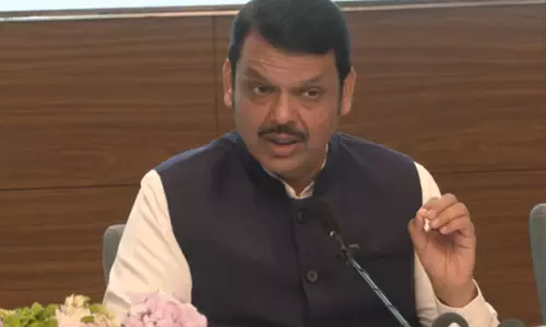 महाराष्ट्र के CM ने तहव्वुर राणा के प्रत्यर्पण का किया स्वागत महाराष्ट्र के CM ने तहव्वुर राणा के प्रत्यर्पण का किया स्वागत