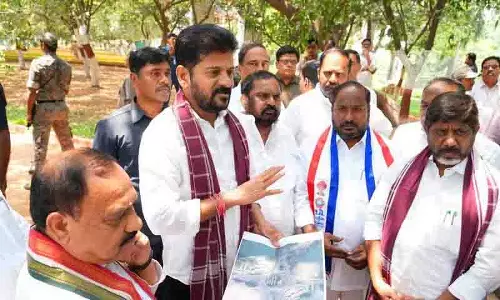 CM रेवंत रेड्डी ने ज्योतिराव फुले प्रतिमा स्थापना के लिए नेकलेस रोड स्थल का निरीक्षण किया