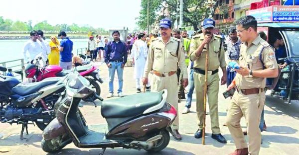 Haridwar: पुलिस की बड़ी कार्रवाई, घाटों से हटाया अतिक्रमण