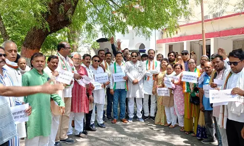 Jalaun: बढ़ती महंगाई पर भड़की कांग्रेस, किया जोरदार प्रदर्शन Jalaun: बढ़ती महंगाई पर भड़की कांग्रेस, किया जोरदार प्रदर्शन
