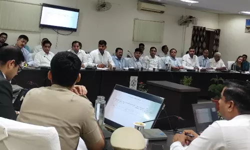 Jaipur: मुख्य सचिव की जिला स्तरीय अधिकारियों के साथ समीक्षा बैठक Jaipur: मुख्य सचिव की जिला स्तरीय अधिकारियों के साथ समीक्षा बैठक