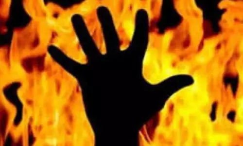 Bhopal: पत्नी के शिकायत दर्ज कराते ही पति ने थाने में खुद को लगाई आग