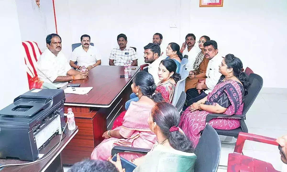 Andhra: दक्षिण विधायक ने जेएसपी पार्षदों से मांगा समर्थन