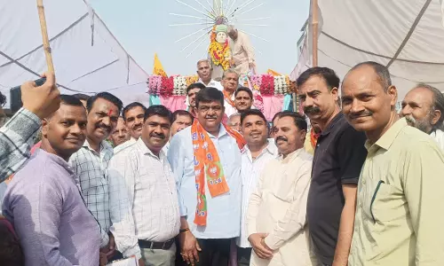 Alwar: महात्मा ज्योतिबा फुले जयंती पर वन राज्यमंत्री ने प्रतिमा पर माल्यार्पण कर किया नमन Alwar: महात्मा ज्योतिबा फुले जयंती पर वन राज्यमंत्री ने प्रतिमा पर माल्यार्पण कर किया नमन
