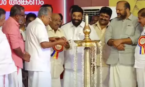 CM ने वेल्लप्पल्ली की प्रशंसा करते हुए मंच साझा किया; उन्होंने SNDP बैठक का उत्कृष्ट नेतृत्व किया