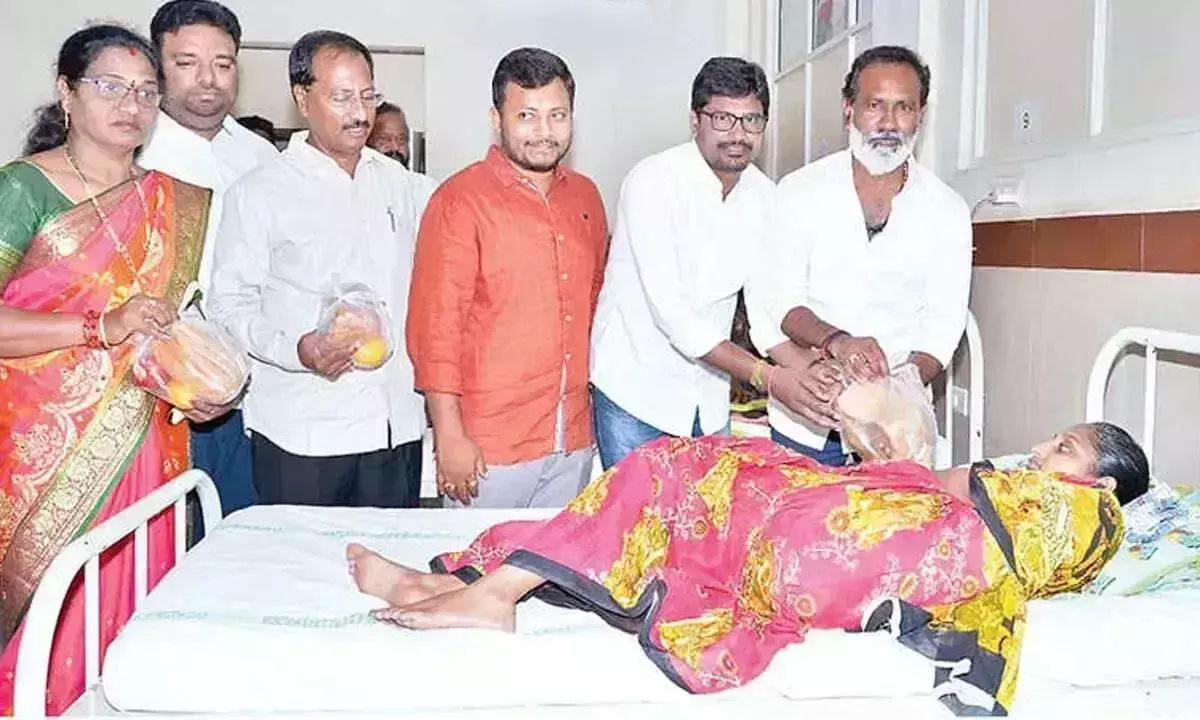Andhra: सांसद के जन्मदिन समारोह में सेवा कार्य शामिल