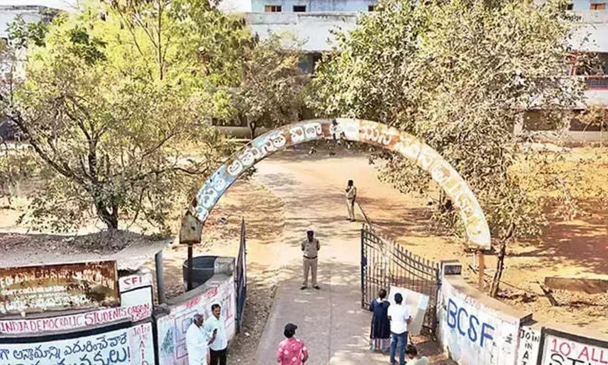 Andhra: पुलिस ने छेड़छाड़ रोधी चौकियों का निरीक्षण किया Andhra: पुलिस ने छेड़छाड़ रोधी चौकियों का निरीक्षण किया