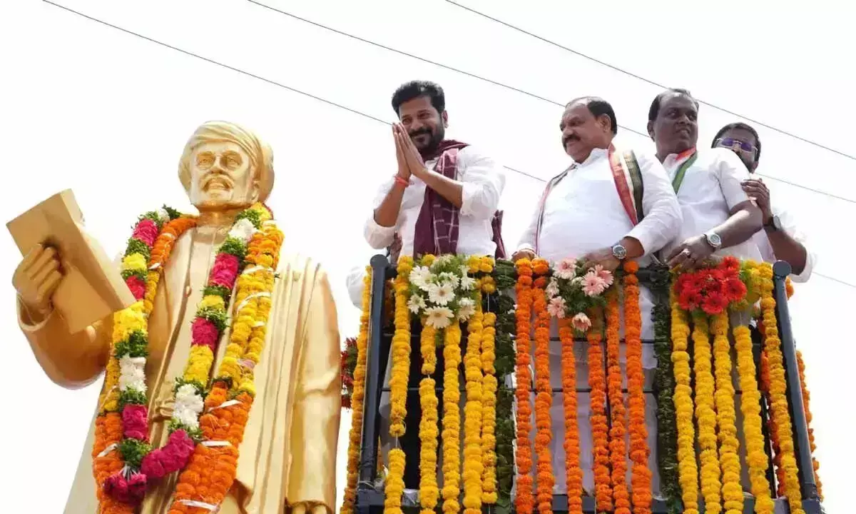 CM ने हैदराबाद में महात्मा ज्योतिराव फुले को श्रद्धांजलि दी CM ने हैदराबाद में महात्मा ज्योतिराव फुले को श्रद्धांजलि दी
