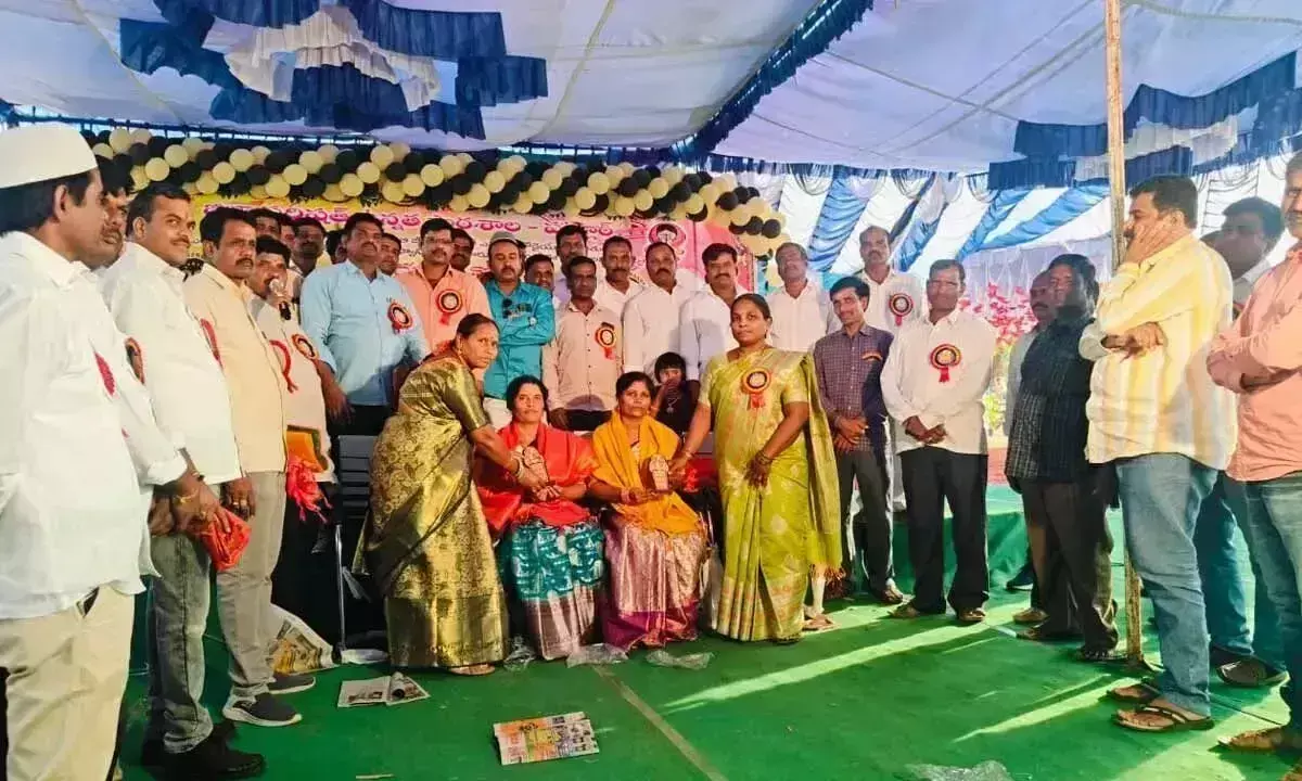 Telangana: भव्य शैली में पूर्व छात्रों का पुनर्मिलन